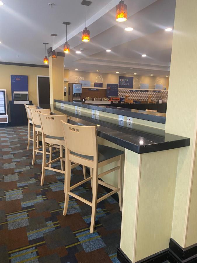Holiday Inn Express And Suites Detroit North-Troy By Ihg Kültér fotó